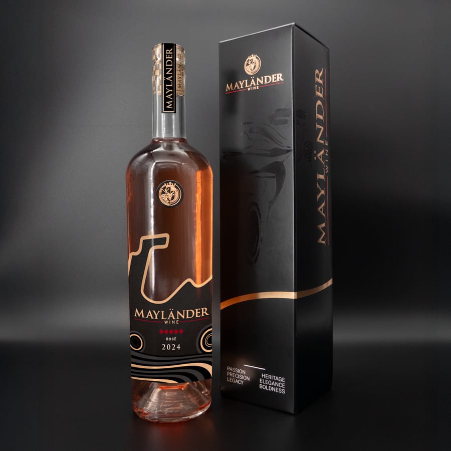 Curato da Bernd Mayländer, questo Rosé robusto e finemente calibrato è frizzante, fresco e pieno di carattere.